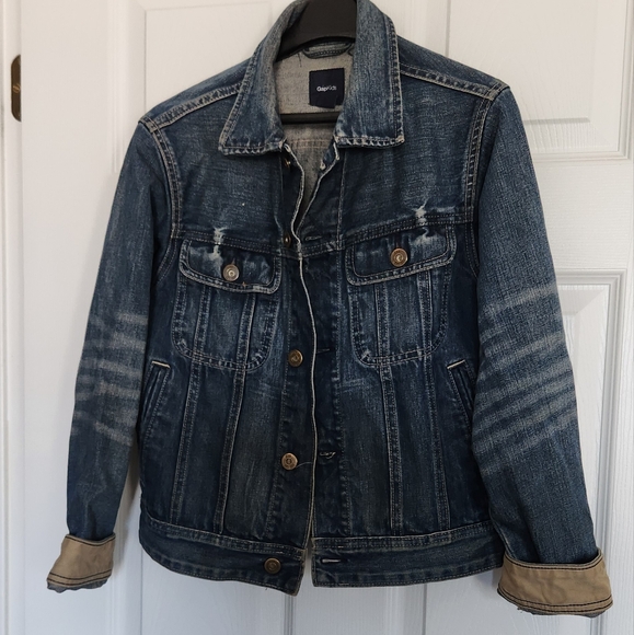 Distressed slightly cropped Gap jean jacket * note - Picture 3 of 3